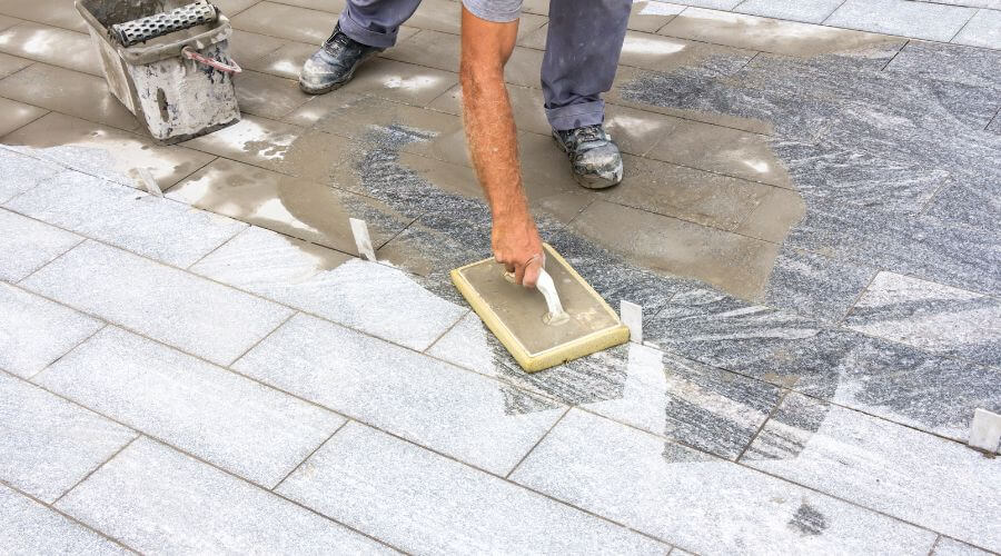 Professional gutter cleaning in Reasnor, IA